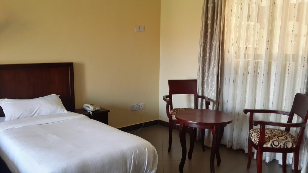 Nile Village Hotel&Spa Jinja Rum bild