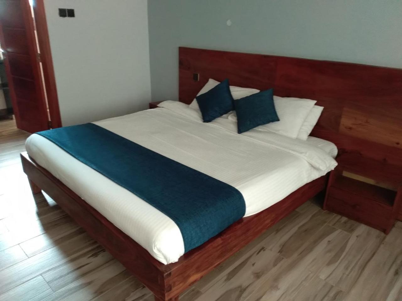 Nile Village Hotel&Spa Jinja Exteriör bild