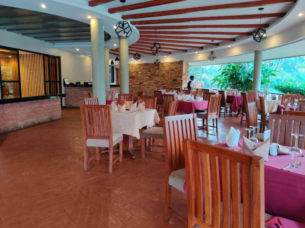 Nile Village Hotel&Spa Jinja Exteriör bild